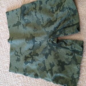 Seamless workout shorts